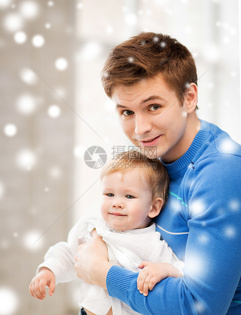 快乐的父亲与可爱的宝宝婴儿童年育儿身份孩子们女儿雪花孩子儿子拥抱图片