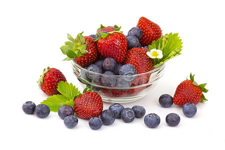白色背景的新鲜水果宏观饮食浆果花园果味叶子食物绿色甜点红色图片