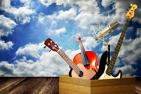 有多云的天空背景蓝色小提琴教育班级空气低音弦琴地面绳索蓝天图片