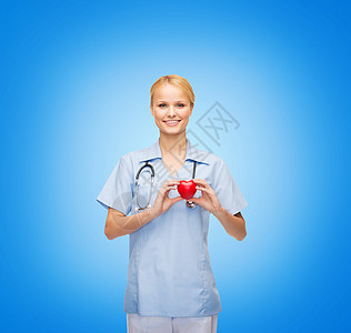 心怀微笑的女医生或护士女士医院家庭脉冲专家心脏病攻击保健机构外科图片