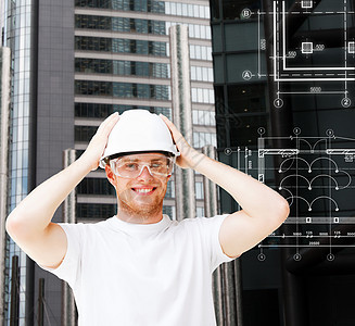 戴着安全眼镜的白头盔男建筑师承包商眼镜建筑学技术员男人蓝图工人城市微笑工作服图片