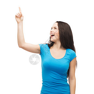 笑笑的少女指着她的手指广告女孩白色公告衣服学生快乐教育青少年注意力图片