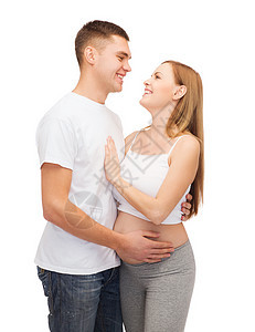 幸福的年轻家庭预产期子女微笑婴儿男生女士女性孩子男人丈夫妻子拥抱图片