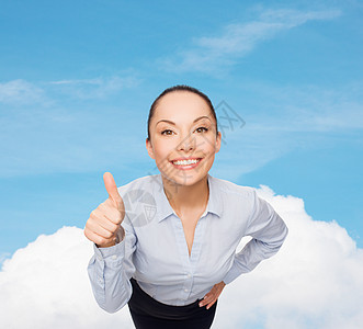 微笑的女商务人士举起大拇指人士手势协议胜利蓝色成就成功女性商务女孩图片