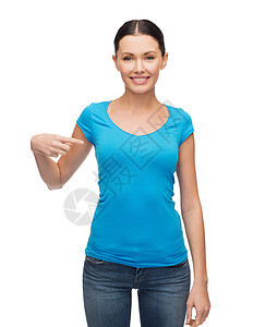 穿着白蓝蓝色T恤的笑着女孩棉布广告学生手指青少年白色快乐衬衫微笑打印图片