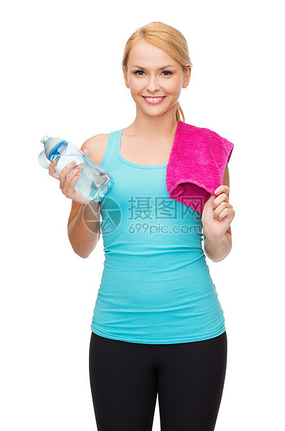 带毛巾和华特酒瓶子的运动妇女运动员减肥微笑训练数字损失健身房耐力口渴脱水图片