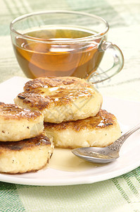 美味自制奶酪煎饼加蜂蜜蜂蜜烘烤脆皮食物糕点油炸土豆营养早餐产品图片