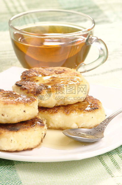 美味自制奶酪煎饼加蜂蜜蜂蜜烘烤脆皮食物糕点油炸土豆营养早餐产品图片