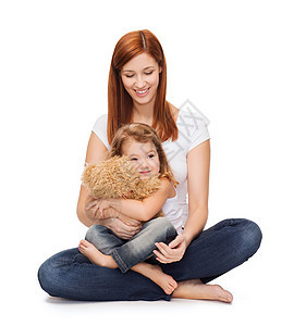 与可爱的女孩和泰迪熊一起快乐的母亲家庭女士童年动物微笑育儿母性孩子玩具乐趣图片