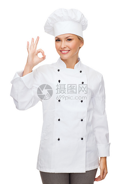 微笑的女厨师露出OK手牌职业面包手势成人女孩美食成功餐厅工作助手图片