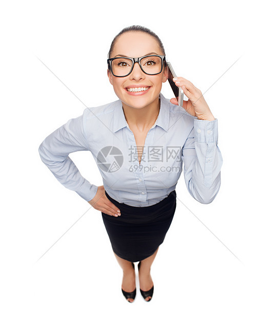 带着智能手机的眼镜上的快乐女商务人士实习生微笑保健医院工人药品专家临床职业女士图片
