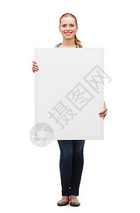 带着白白空白板的微笑的年轻女子青少年横幅海报成人广告衣服白色享受女孩喜悦图片