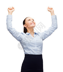 手举手微笑的女商务人士幸福成就办公室享受女性企业家成人快乐公司自由图片