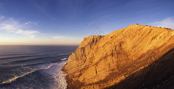 日落光下埃斯皮切尔角悬崖风景图片