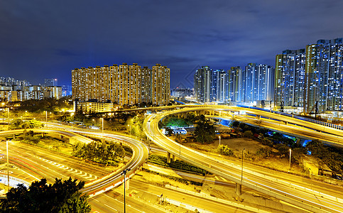 城市金融业的繁忙交通晚夜中心金融建筑学蓝色市中心天空场景商业摩天大楼办公室图片