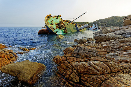 海难和海景日落石头海洋海浪运输支撑沉船血管货物岩石钓鱼图片