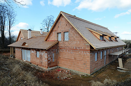 建造房屋建筑窗户木头烟囱建筑学蓝色树木天空图片