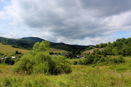 喀尔巴阡山脉的美景风景旅游小路衬套地层森林地区画报场景全景图片