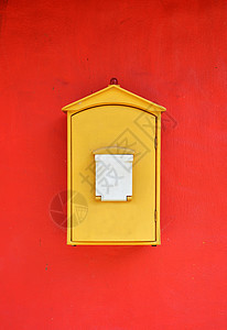 红背景上装饰的邮箱图片