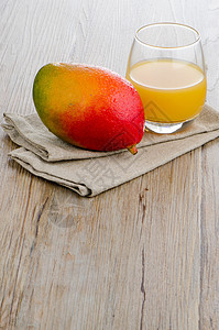 新鲜芒果汁果汁甜点服务液体橙子奶油状热带水果水壶异国图片