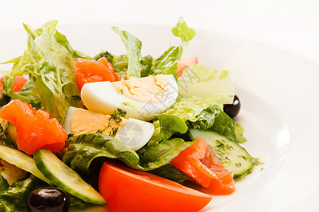 蔬菜沙拉加鸡蛋食物盘子萝卜饮食红色素食桌布叶子午餐绿色图片