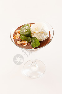 巧克力甜甜点加冰淇淋配料薄荷美食乳白色坚果香草榛子牛奶糖果玻璃图片