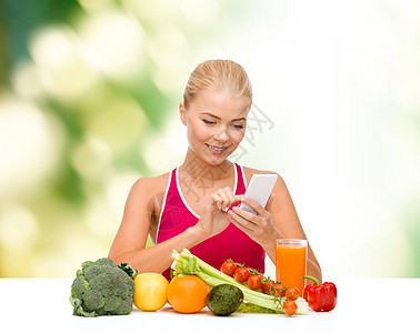 女用蔬菜指着智能手机的人柜台减肥生物女性食物数数女士饮食营养程序图片