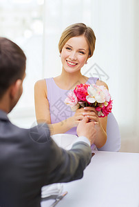 重温一束花束的鲜花家庭丈夫玫瑰礼物男性花朵生日夫妻纪念日女士图片