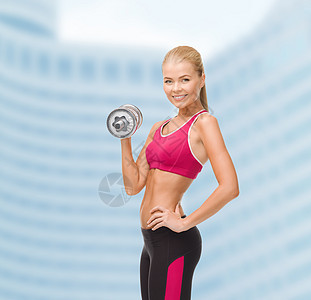 带着重钢的哑巴微笑的女人重量中心数字光盘饮食肌肉女孩手臂培训师锻炼图片