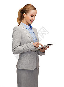 看着平板电脑的微笑着的女人老板人士商业成人药片办公室展示技术上网女孩图片