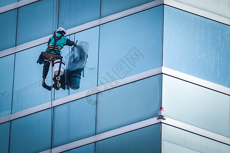 高楼的清洁窗户服务工人群体在高楼大楼内打扫窗户服务摩天大楼水器工作劳动商业反射设施维修玻璃场景图片