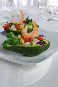 开胃菜 有虾的鳄梨小吃自助餐美食陶器饮食维生素盘子海鲜厨房午餐图片