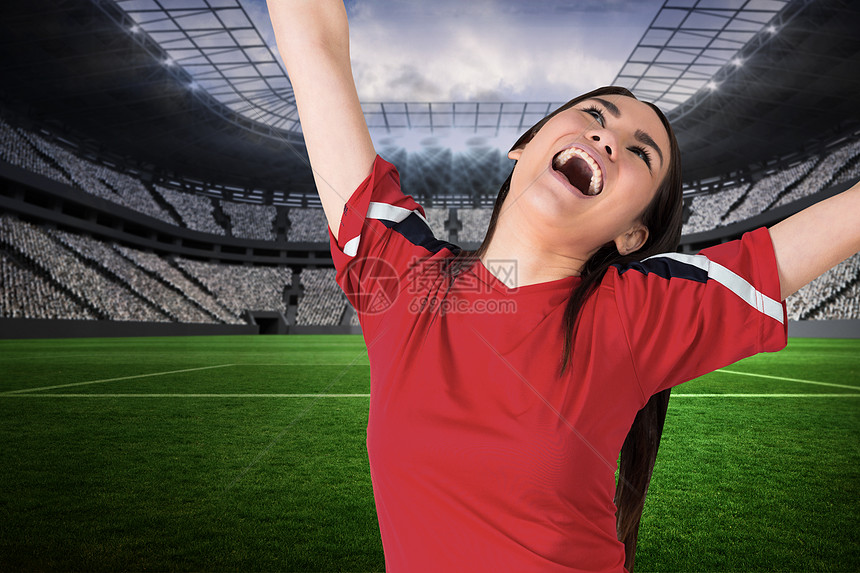 主场球迷热情高涨 球馆上座率创近年新高彰显城市篮球复兴迹象