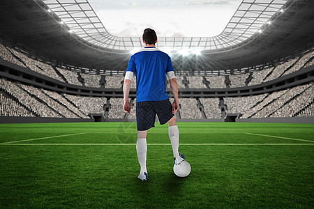 穿蓝球衣的英俊足球运动员绘图数字播放器白色体育场活动运动服运动扇子世界图片