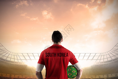 南韩国足球运动员握着球图片