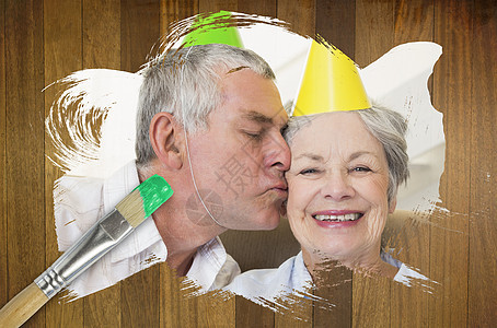 年长夫妇庆祝生日的复合形象 结婚男人沙发艺术计算机老年木板住所画笔创造力家庭图片