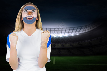 兴奋的阿根廷粉丝在脸上涂彩欢呼运动球衣优胜者世界面漆绘图活力浅色头发支持者图片