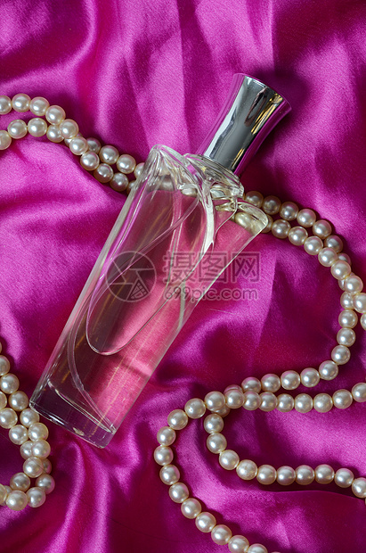 香水和珍珠古董瓶子项链礼物粉色配件奢华纺织品材料布料图片