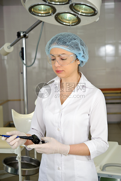 年轻女医生器材白色医院眼镜成人服务治疗护士医师诊所图片
