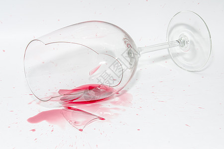 粉碎葡萄酒杯 溢出红酒喷洒图片