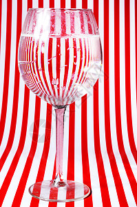 玻璃盘子条纹红色白色图片