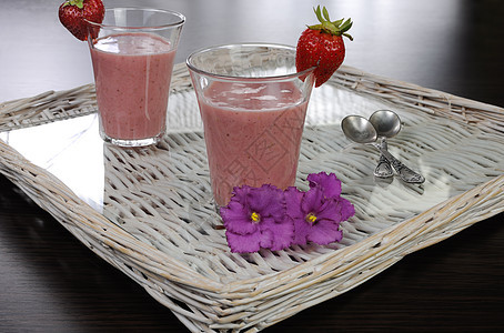 草莓冰淇淋早餐玻璃酸奶水果奶油浆果冰沙薄荷饮食小吃图片