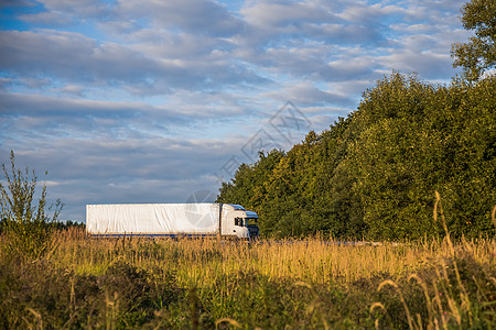 国家公路上卡车货运通道国家运输土地商业车辆货物场地速度图片