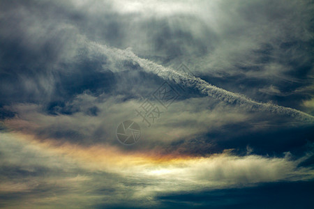 神秘的天空和乌云天气阳光场景风景自由白色背景图片