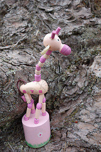 玩具长颈鹿喜悦快乐棕色石头童年哺乳动物圆形朋友们耳朵生物图片
