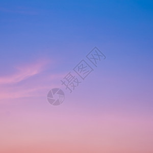 夜晚的天空紫色沙漠多云阳光橙子日落蓝色太阳云景图片