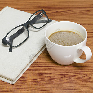 咖啡杯和带眼镜的笔记本抄写员台面记事本药片商业职场金融饮料教育杯子图片