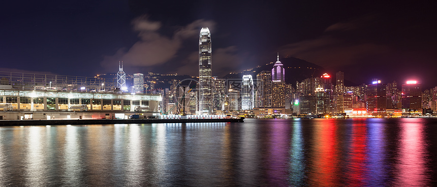 与香港市天线连接的海洋终点站图片