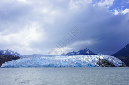 智利国家公园灰色冰川拉丁山脉蓝色天空图片