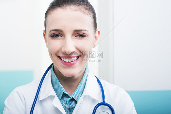 医生笑着微笑实验医护人员药剂师诊所护士女子医院磨砂膏保健女性图片